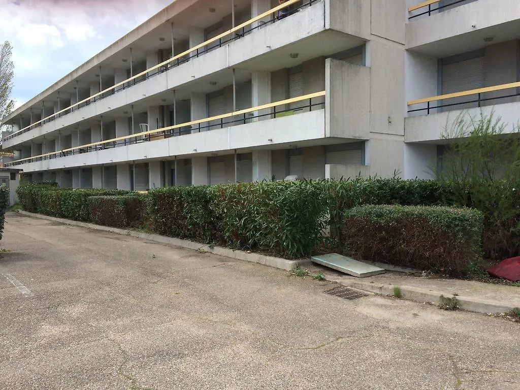 Apartment Residence Les Cigales De Mer Arles France